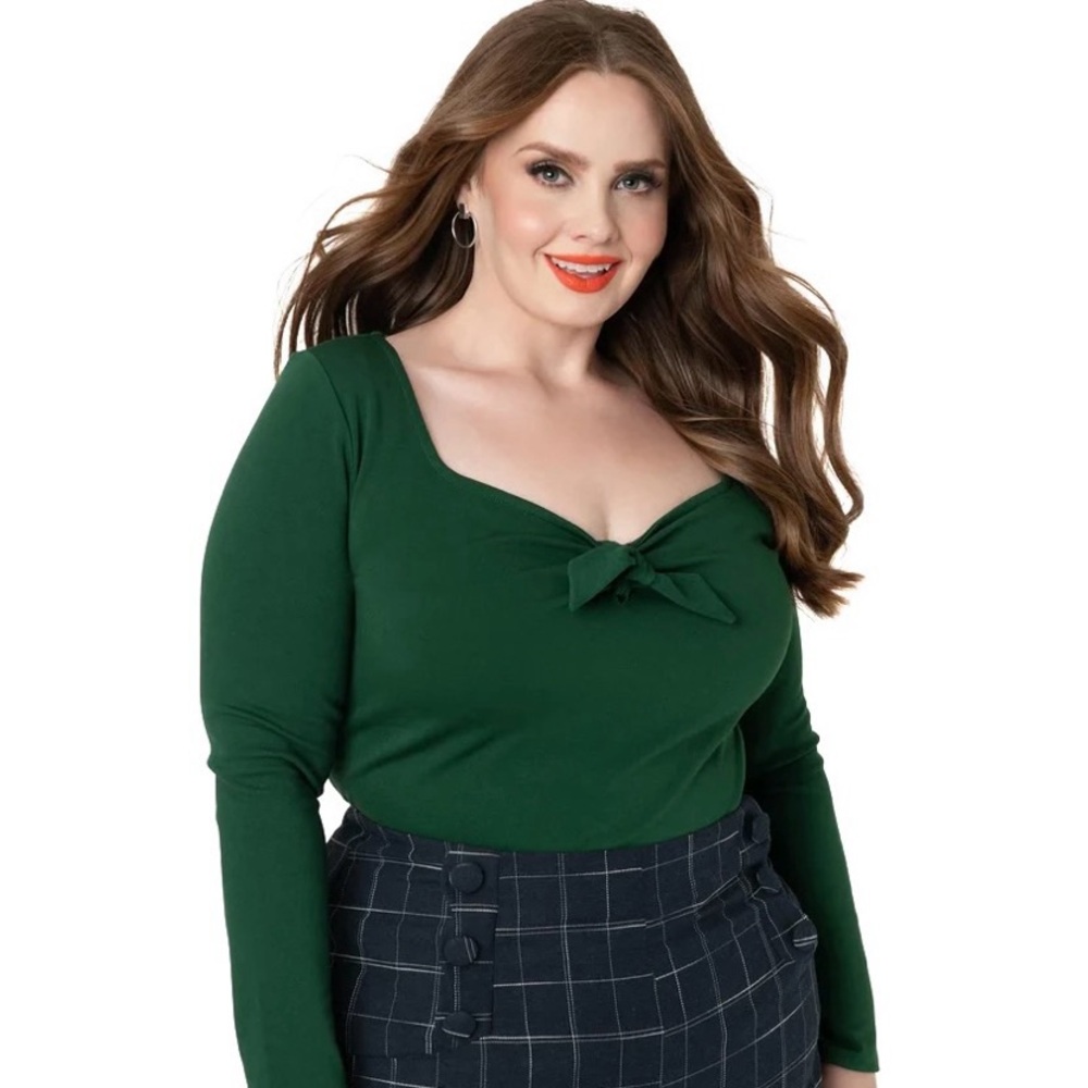 Unique Vintage Maxine Long Sleeve Sweetheart Top in Emerald